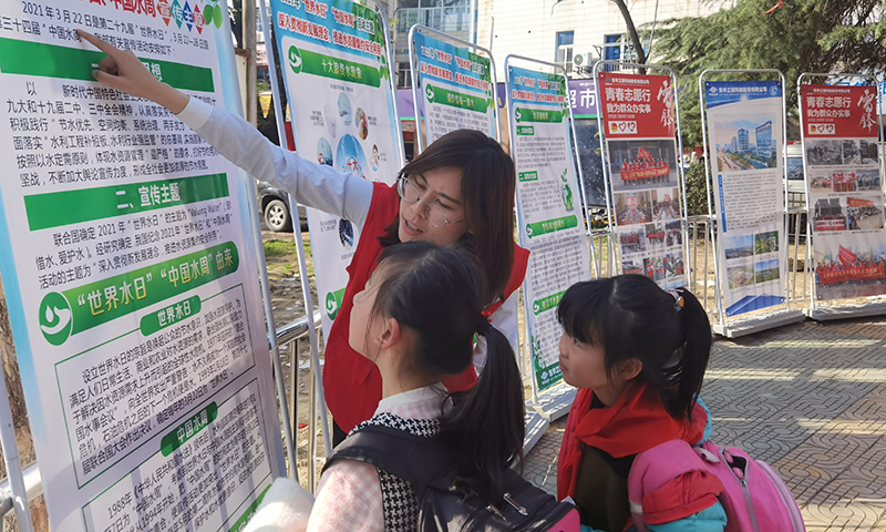 2021年3月25日，藍鴿志愿服務(wù)隊前往社區(qū)開展“世界水日”暨“中國水周”主題宣傳活動（1）